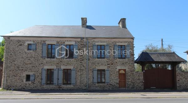 Charmante maison de ville en pierre de 193 m² au cœur de Le Molay-Littry

Située en plein centre de Le Molay-Littry, cette authentique maison de ville en pierre de 193 m² habitables allie charme de l’ancien et volumes généreux, le tout sur un terrain clos de 437 m².

Au rez-de-chaussée, vous découvrirez :

- Une entrée ouvrant sur une vaste véranda lumineuse,
- 2 salons aux ambiances uniques et une salle à manger:
L’un avec poêle à granulés,
L’autre avec poêle à bois,
Le troisième avec bar,
- Une cuisine séparée, aménagée et équipée,
- Un toilette indépendant
- Une cave a vin
- Un petit balcon donnant accès à une pièce annexe (bureau ou débarras).

À l’étage:
- Une suite parentale avec salle d’eau (douche + WC)
- Une grande chambre
- Une salle de bain avec baignoire, douche et WC

Au second, deux chambres mansardées sous combles viennent compléter l’ensemble.

Cette maison offre tout le cachet de l’ancien : poutres apparentes, boiseries chaleureuses, sols en tomette, et même une fresque en carrelage ornant la façade.

À l’extérieur :

Un charmant jardin clos,
Un four à pain traditionnel en parfait état de fonctionnement,
Un abri de jardin pour votre matériel.
Un bien rare en centre-bourg, alliant authenticité, confort et fonctionnalité, à visiter sans tarder !
