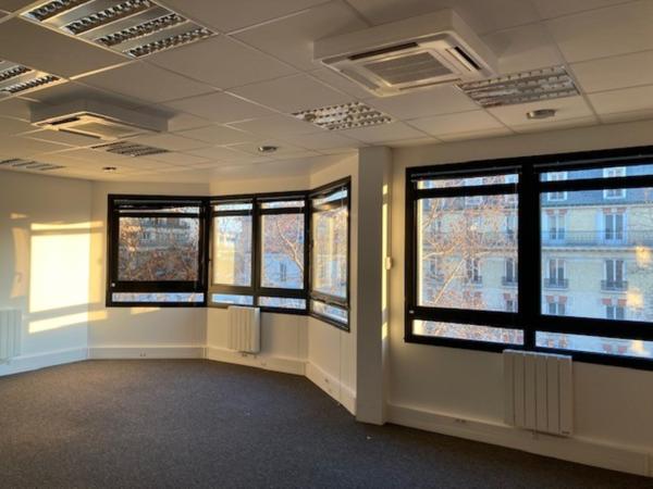 Bureaux à louer à Boulogne-Billancourt, emplacement proche métro et lumineux