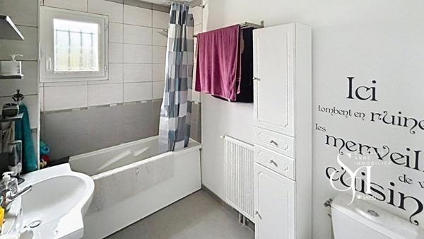 Maison en plain pied de 2015, 3 chambres et garage