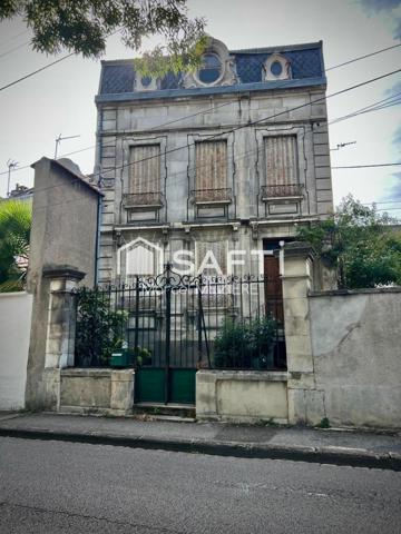 Très belle maison bourgeoise à rénover dans l'amande....