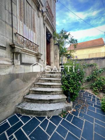 Très belle maison bourgeoise à rénover dans l'amande....