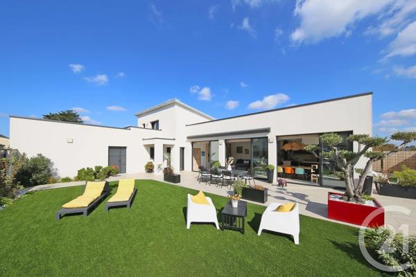 Maison à vendre  7 pièces - 300 m 2   COUTANCES  - 50