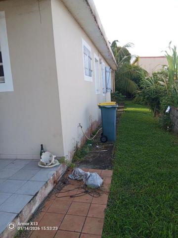 Maison  4 pièce(s) 206 m2  a basse-pointe