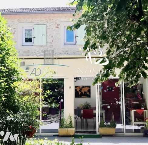 MAISON D'HABITATION COMPRENANT 4 CHAMBRES D'HOTES