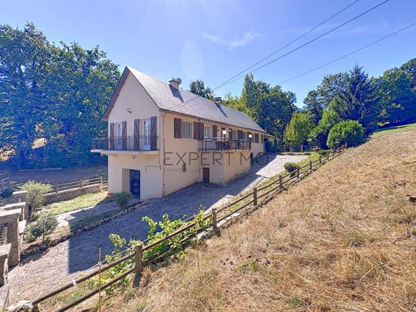 Ségur (12290) Aveyron, Ségur. Maison de caractère 4 chambres sur un beau terrain arboré de 3000m2.