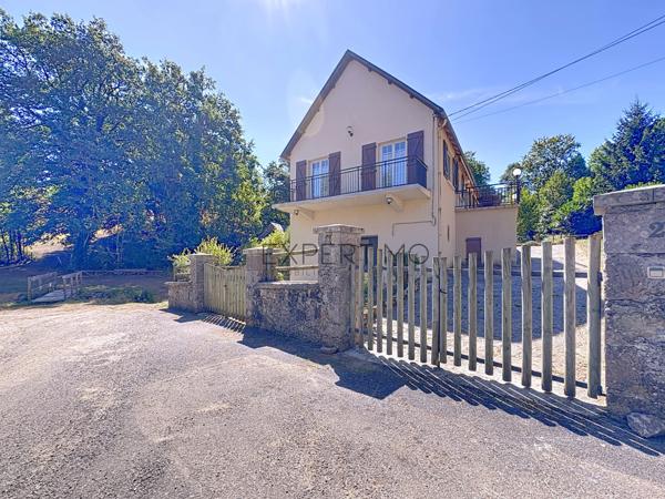 Ségur (12290) Aveyron, Ségur. Maison de caractère 4 chambres sur un beau terrain arboré de 3000m2.