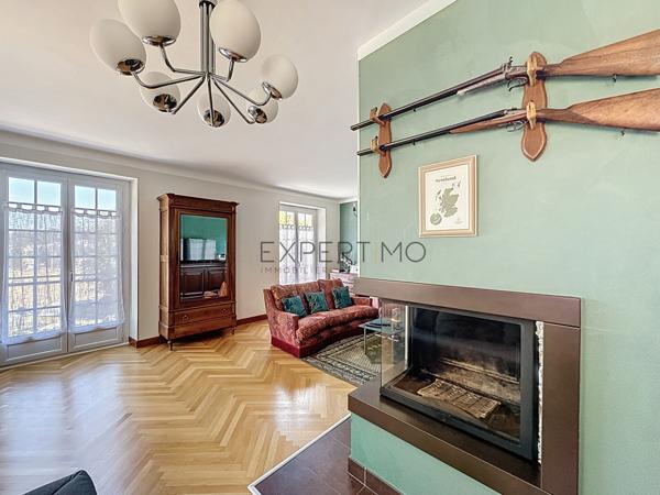 Ségur (12290) Aveyron, Ségur. Maison de caractère 4 chambres sur un beau terrain arboré de 3000m2.