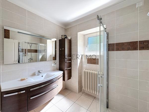 Ségur (12290) Aveyron, Ségur. Maison de caractère 4 chambres sur un beau terrain arboré de 3000m2.