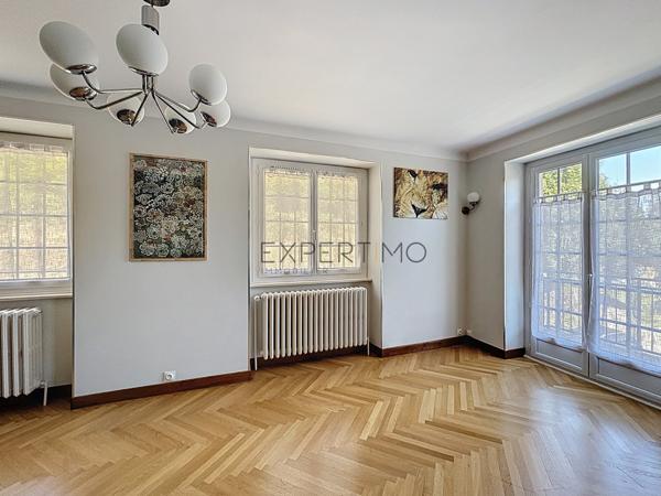 Ségur (12290) Aveyron, Ségur. Maison de caractère 4 chambres sur un beau terrain arboré de 3000m2.