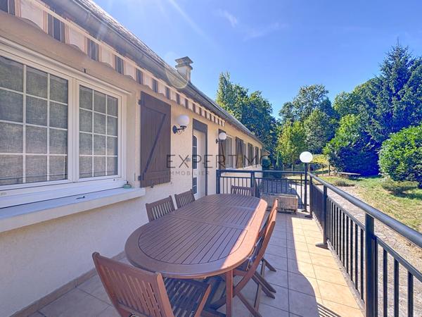Ségur (12290) Aveyron, Ségur. Maison de caractère 4 chambres sur un beau terrain arboré de 3000m2.