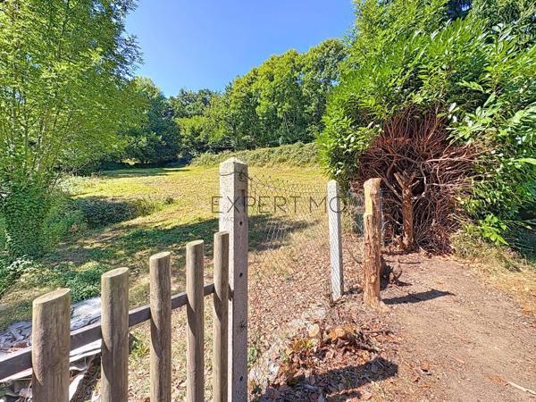 Ségur (12290) Aveyron, Ségur. Maison de caractère 4 chambres sur un beau terrain arboré de 3000m2.