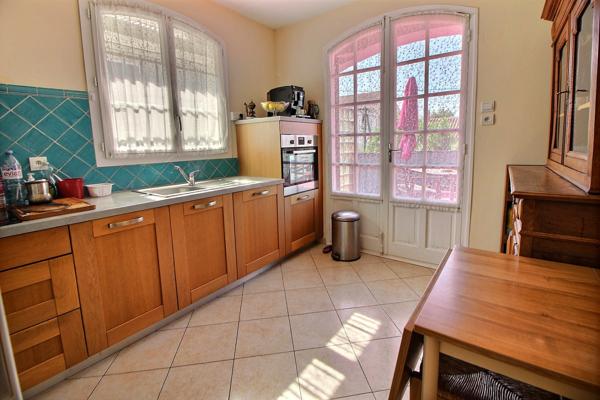 BOIS-LUZY. Maison 120 m² + Sous-sol total. Piscine couverte.