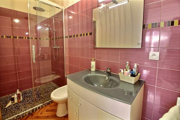 BOIS-LUZY. Maison 120 m² + Sous-sol total. Piscine couverte.