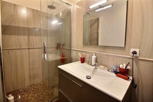 BOIS-LUZY. Maison 120 m² + Sous-sol total. Piscine couverte.