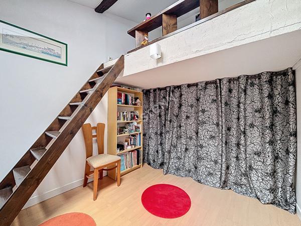 A vendre : Maison Jolie maison en pierre 3 chambres avec terrasse et garage - Rezé secteur Classerie