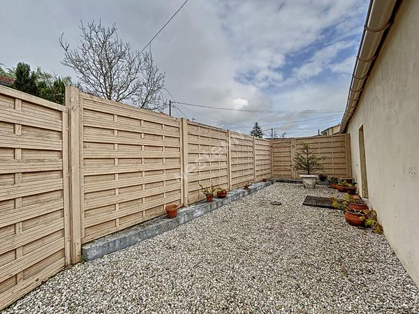 A vendre : Maison Jolie maison en pierre 3 chambres avec terrasse et garage - Rezé secteur Classerie