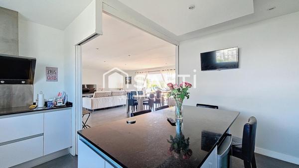 Superbe villa au calme - jardin arboré - piscine