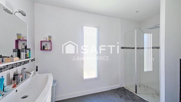 Superbe villa au calme - jardin arboré - piscine