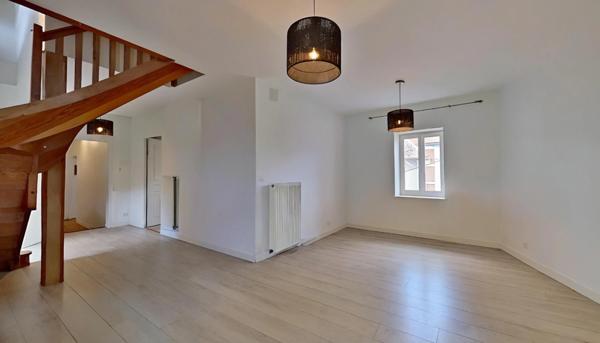 Toul (Cathédrale) : Duplex de 5 pièces principales ; 102 m2 Carrez, cave et grenier