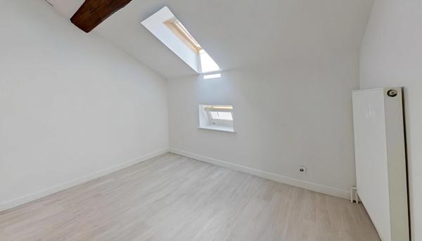 Toul (Cathédrale) : Duplex de 5 pièces principales ; 102 m2 Carrez, cave et grenier