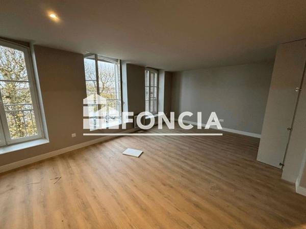 Location Appartement 2 pièces 46.6 m² - 32 RUE DU MARECHAL DE LATTRE DE TASSIGNY Blois 41000