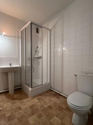 A LOUER Angers T1 BIS 29.72 m² (CHAUFFAGE ET EAU COMPRIS)