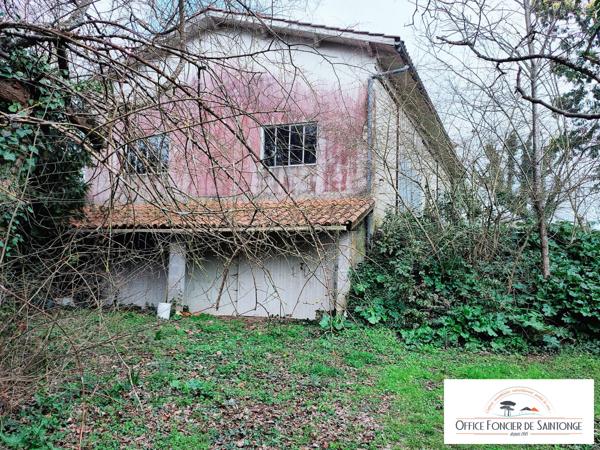 Batiment et garages sur terrain constructible