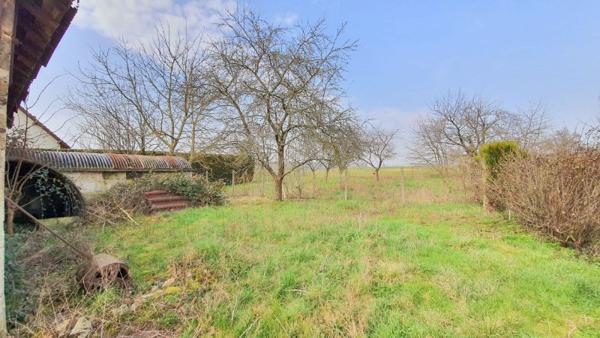 Terrain à bâtir de 2627m2 + dépendance au calme avec belle vue
