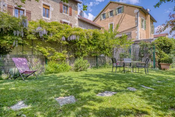 Maison à vendre 10 pièces GEX (01)