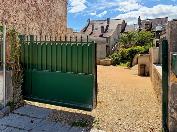 Maison à vendre 10 pièces GEX (01)