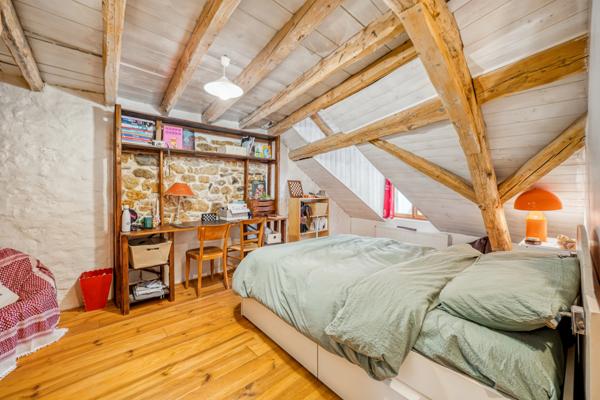 Maison à vendre 10 pièces GEX (01)