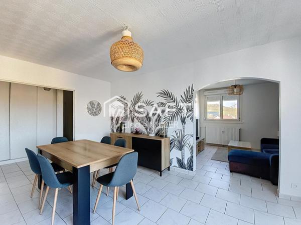 Appartement avec balcon au dernier étage