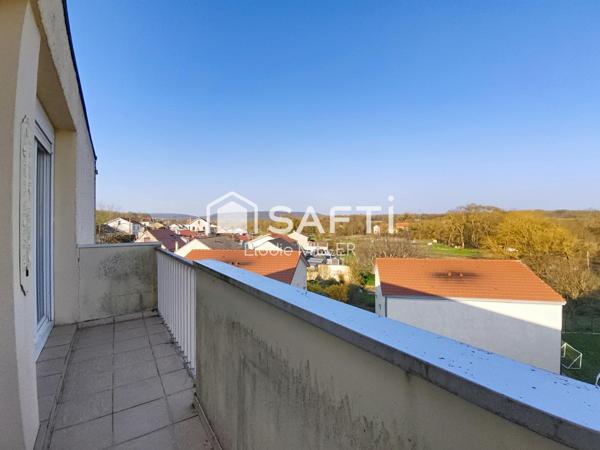 Appartement avec balcon au dernier étage