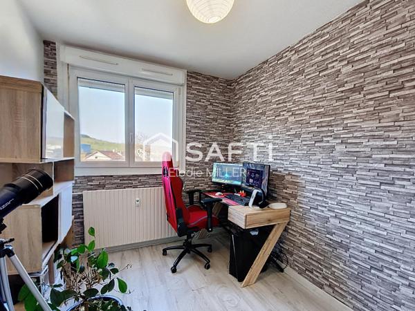Appartement avec balcon au dernier étage