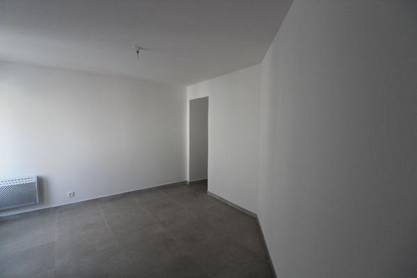 LOCATION : appartement T2 (37 m²) à CLARENSAC