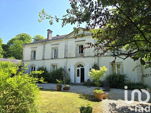 Demeure 12 pièces de 300 m² à Aigre (16140)