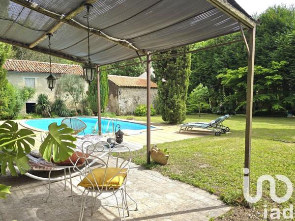 Demeure 12 pièces de 300 m² à Aigre (16140)