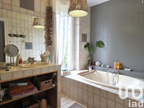 Demeure 12 pièces de 300 m² à Aigre (16140)