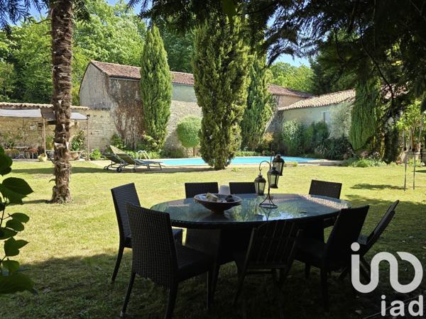 Demeure 12 pièces de 300 m² à Aigre (16140)