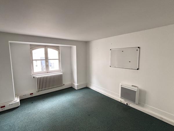 Location local commercial ou professionnel 155 m²