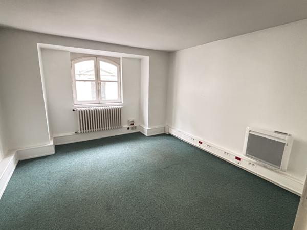 Location local commercial ou professionnel 155 m²