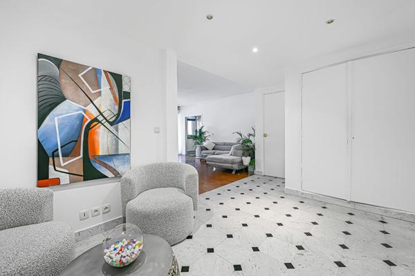 Appartement Familial Lumineux au Coeur du 16ème avec un balcon de 10m2