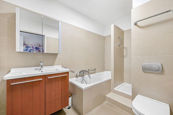 Appartement Familial Lumineux au Coeur du 16ème avec un balcon de 10m2