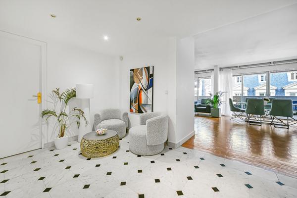 Appartement Familial Lumineux au Coeur du 16ème avec un balcon de 10m2