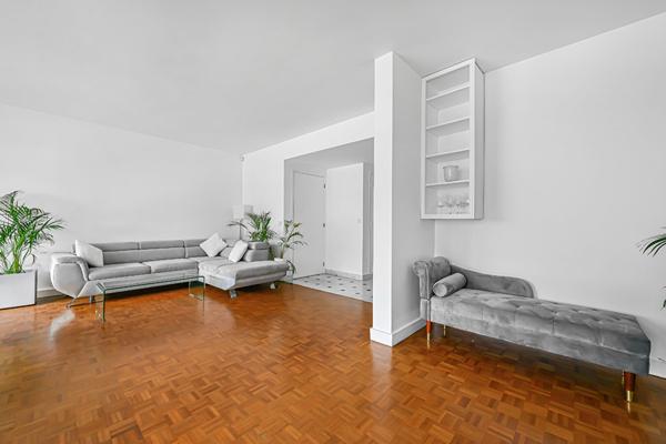 Appartement Familial Lumineux au Coeur du 16ème avec un balcon de 10m2