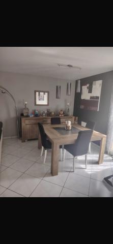 À vendre - Maison mitoyenne 1 côté, 4 pièces située à Saint-Galmier (42330)