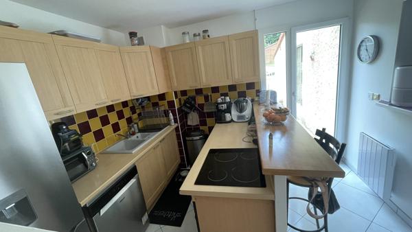 À vendre - Maison mitoyenne 1 côté, 4 pièces située à Saint-Galmier (42330)