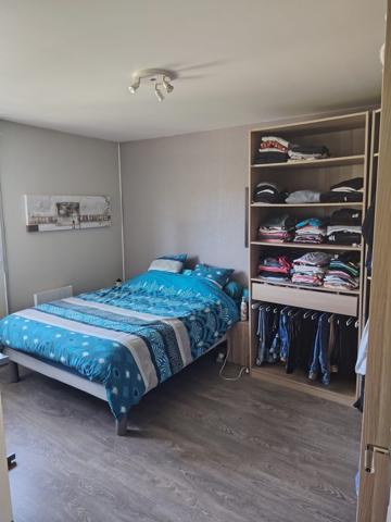 À vendre - Maison mitoyenne 1 côté, 4 pièces située à Saint-Galmier (42330)