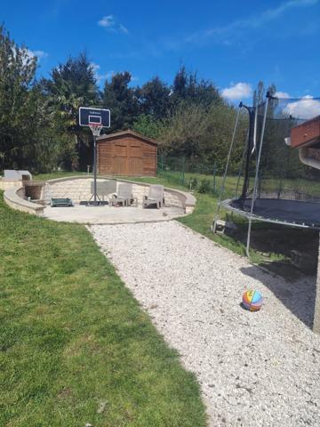 À vendre - Maison mitoyenne 1 côté, 4 pièces située à Saint-Galmier (42330)