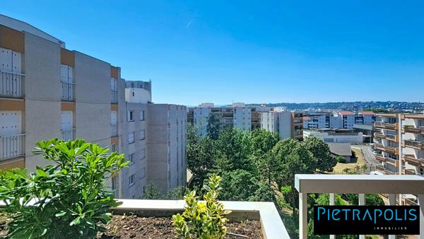 CLIMATISE - Appartement T4 rénové de 93 m² avec 2 exterieurs. Garage possible